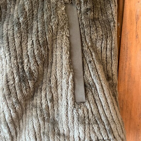 Columbia Women's Fire Side Sherpa Vest - Picture 4 of 9